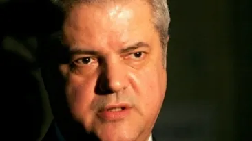 DNA a desfiintat completul care trebuia sa-l judece pe Adrian Nastase! Cele doua judecatoare au fost arestate