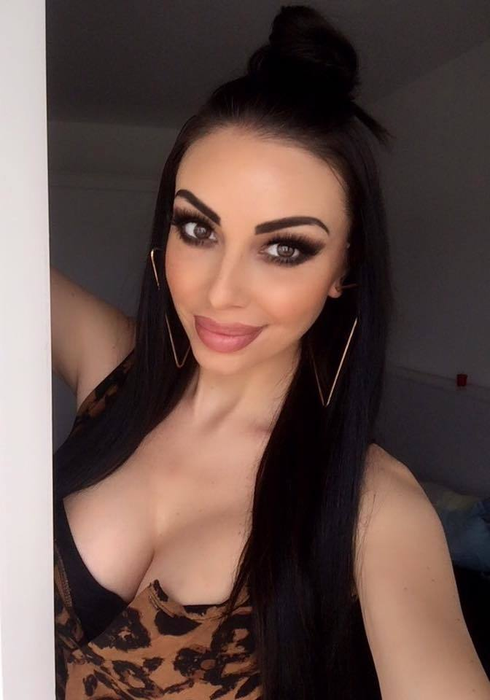 Andreea este însărcinată în cinci luni, dar nimeni nu-şi dă seama de asta