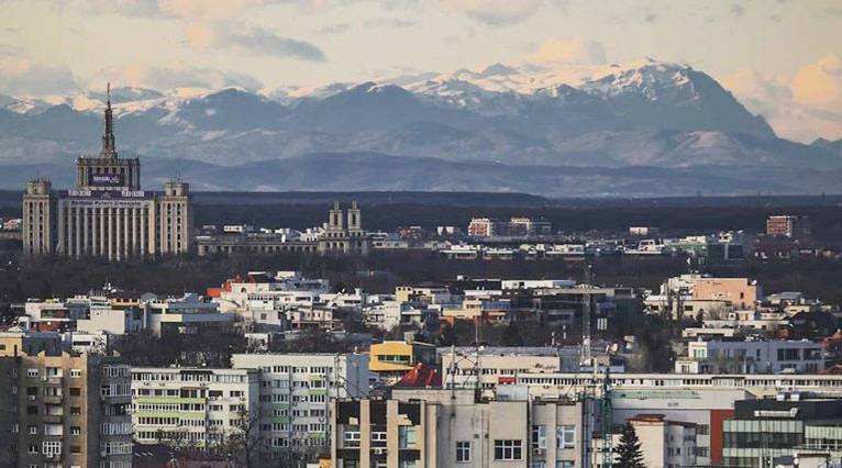 Fenomen rarisim în București: vedere spre Munții Bucegi! Imaginile fac senzație pe Internet