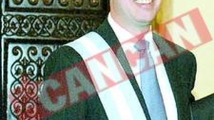 Michael Guest pleaca din diplomatie din cauza sotului