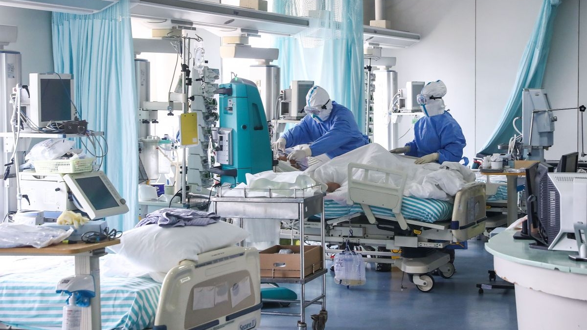 Se anunță explozie de cazuri la ATI în luna decembrie. Doctor în microbiologie moleculară: “Vor veni valurile 3 și 4”