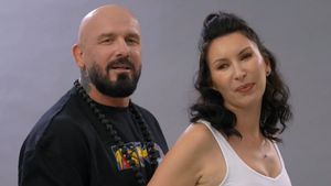 Cum arată casa lui Cătălin Zmărăndescu din Târgoviște. Are peste 100 de păsări: „Viața la țară e frumoasă”