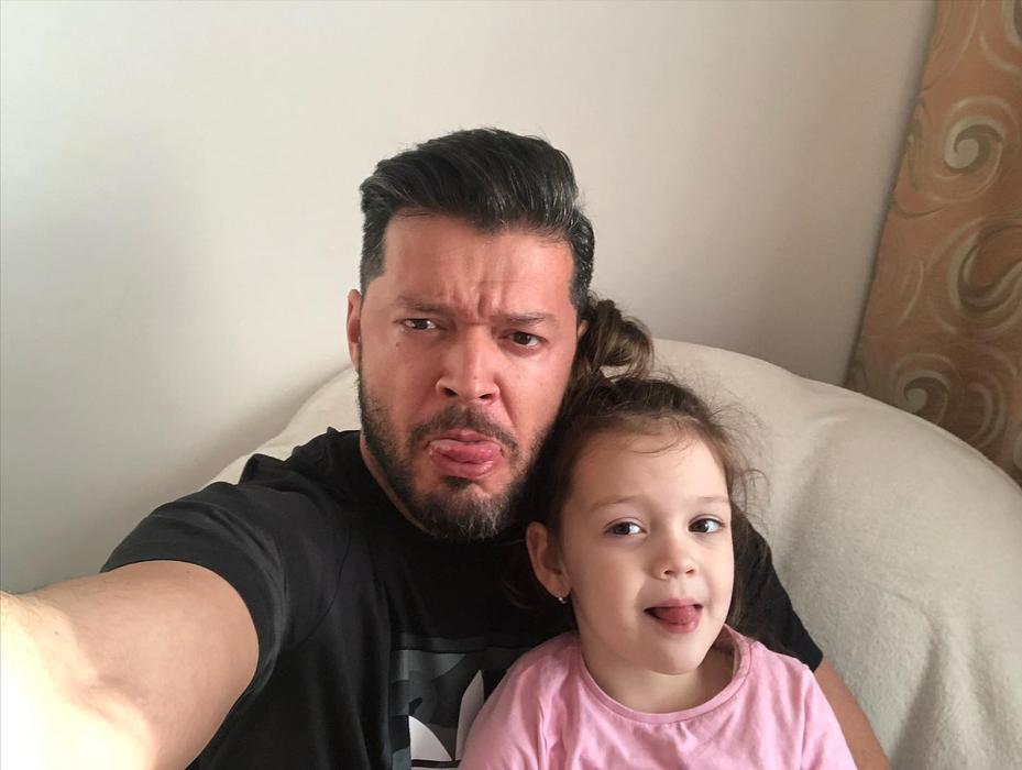 Victor Slav, dezvăluiri despre iubita pe care o ține ascunsă: “Suntem într-o relație de un an și patru luni”. Cum se înțelege Ela cu fiica fostului prezentator, Sofia