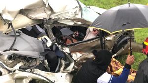 FOTO | Un bărbat a scăpat cu viață după ce a fost lovit de tren la Bacău