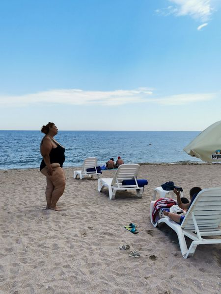 Cum arată Ioana Tufaru în costum de baie, la aproape 100 de kilograme. Fiica Andei Călugăreanu și-a sărutat soțul în văzut tuturor