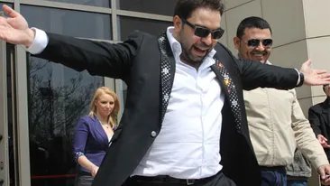 Nebunia lui Salam in fata magistratilor! Blindat cu Swarovski, manelistul a facut spectacol la Judecatorie!
