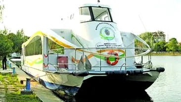 ALPAB pune la dispozitia bucurestenilor o noua ambarcatiune! Plimbari in Herastrau cu un vaporas de lux