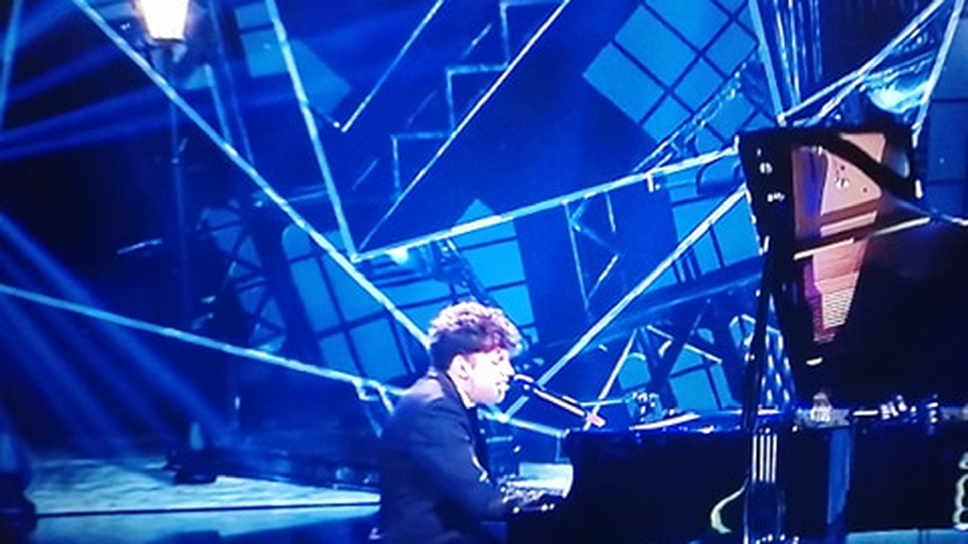 Românii au Talent, finala. Rareș cântă pentru mama lui: ”A plecat în Italia să-mi fie mai bine!”