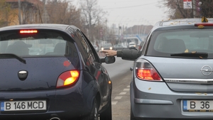 Circulaţia rutieră pe DN1, de la Braşov spre Bucureşti, deviată pe DN1A din cauza aglomeraţiei