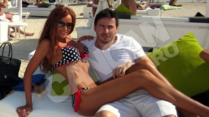 Bianca a facut 300 de abdomene pe zi, ca sa arate bine la plaja! Ce zici, merita efortul? A tras tare in vacanta in Dubai