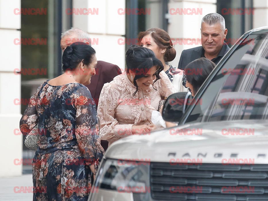 Teodora Becali și-a botezat al treilea copil. Luminița și Gigi Becali au radiat de fericire și au strălucit de eleganță