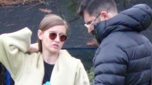 VIDEO EXCLUSIV. Iulia Albu & iubitul s-au ciondănit în parc, iar noi avem dovada filmată