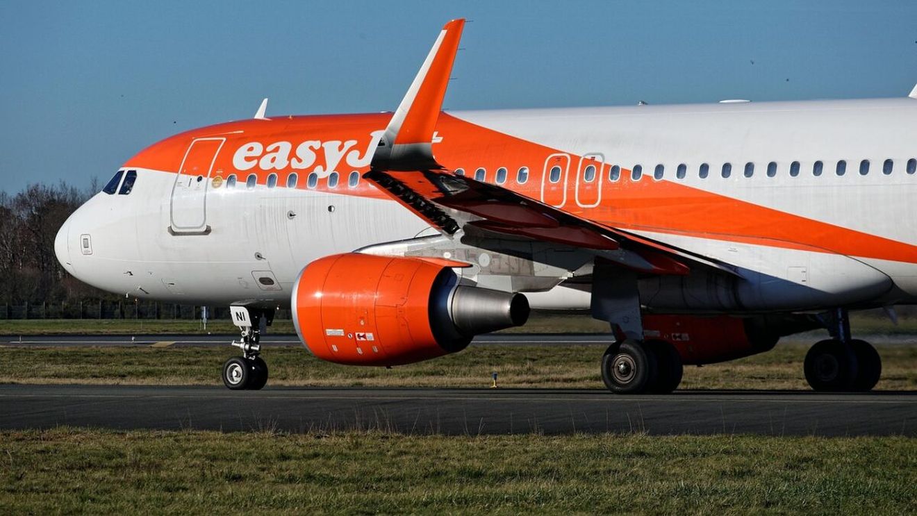 Bărbat în scaun cu rotile, experiență de coșmar la bordul unui avion. Cum a fost umilit de o stewardesă: ”Mă simt ca un obiect”