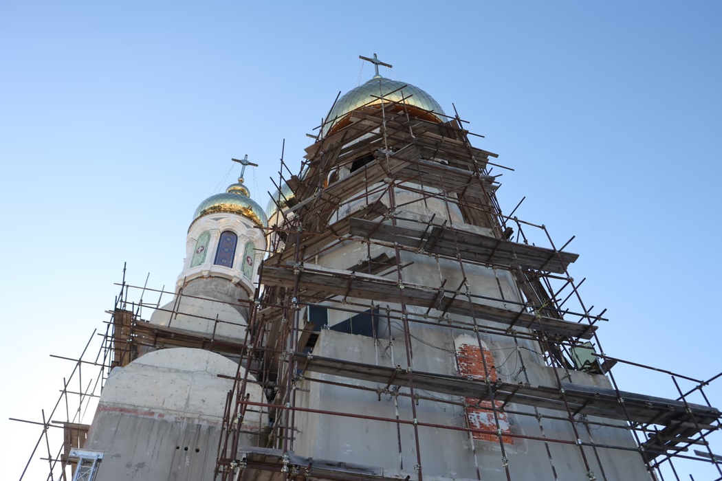 S-a sfințit biserica de 10 milioane de euro a lui Gigi Becali din Pipera. Imagini de la marele eveniment