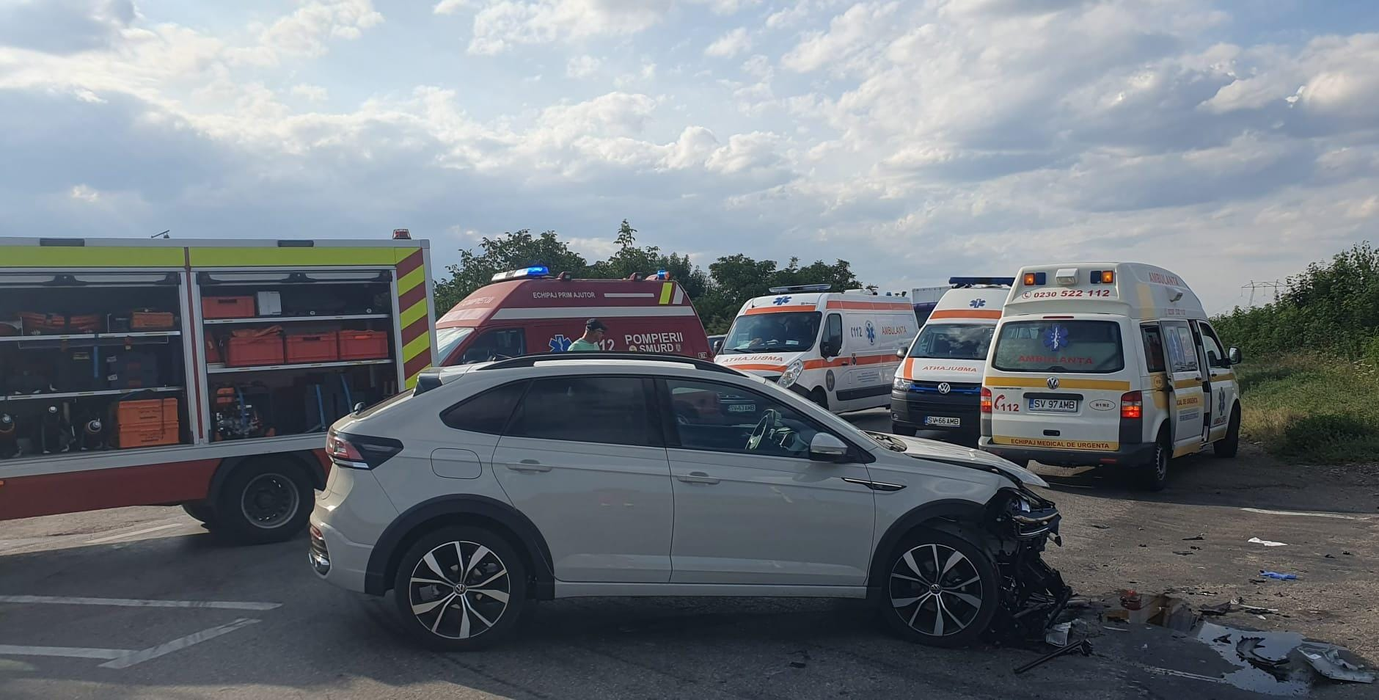 Accident în județul Suceava - carambol pe raza localității Cumpărătura, 12 persoane implicate