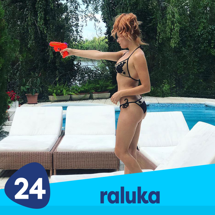 Raluka, sexy pe plajă