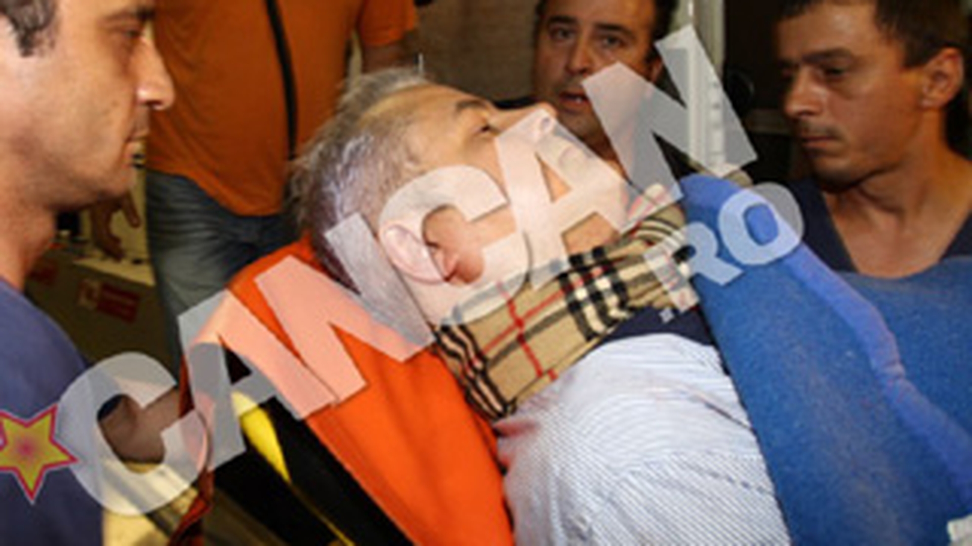 Procurorii au finalizat cercetarea la locuinta lui Adrian Nastase! Vezi ce obiecte au ridicat din camera unde s-a petrecut totul
