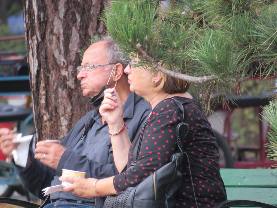 Ilie Șerbănescu și doamna lui au ieșit în parc, la o plimbare și o înghețată