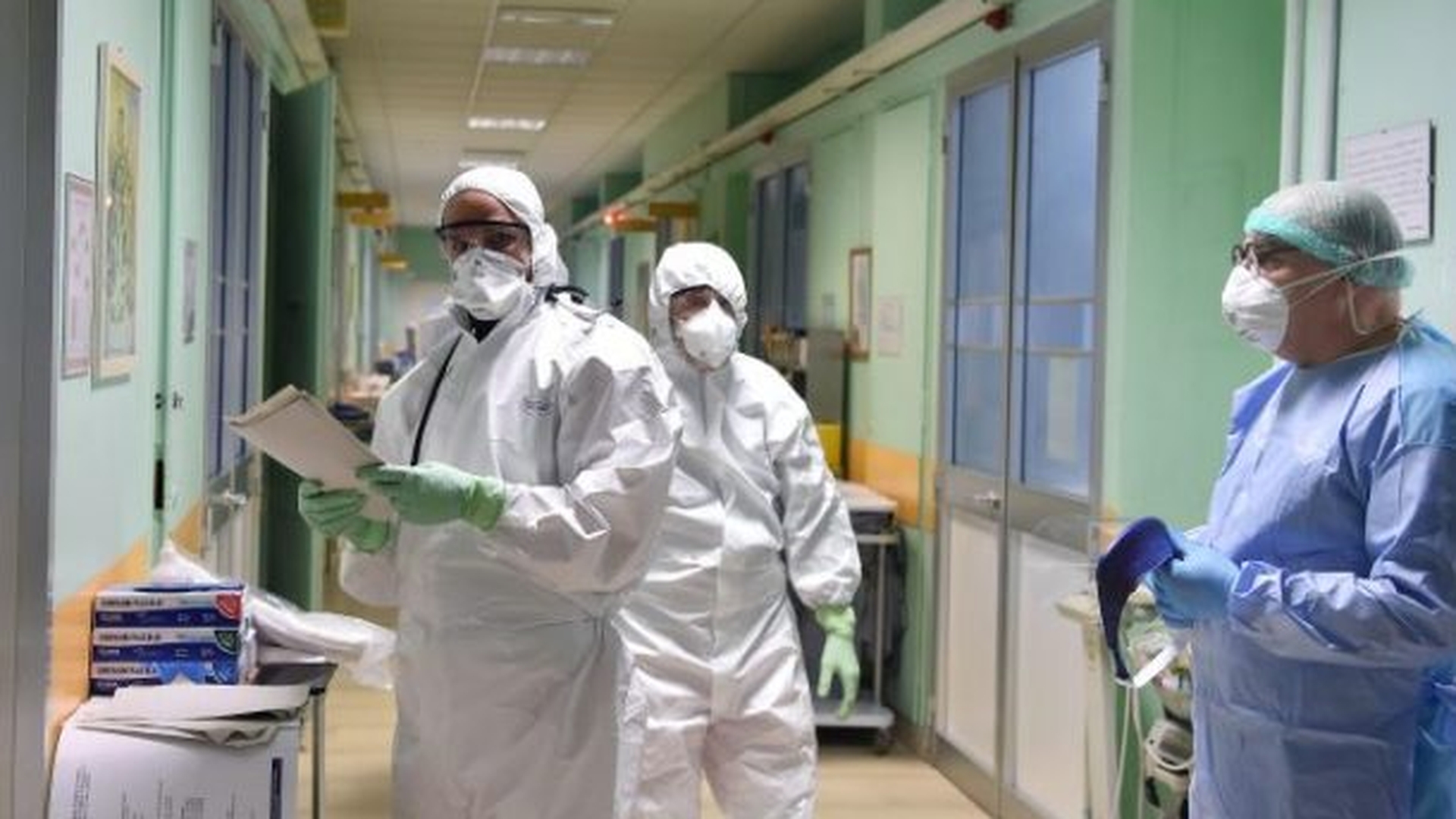 Infectați cu COVID-19, doi asistenți de la spitalul din Botoșani au intrat în greva foamei: ”Am fost cei mai proști!”