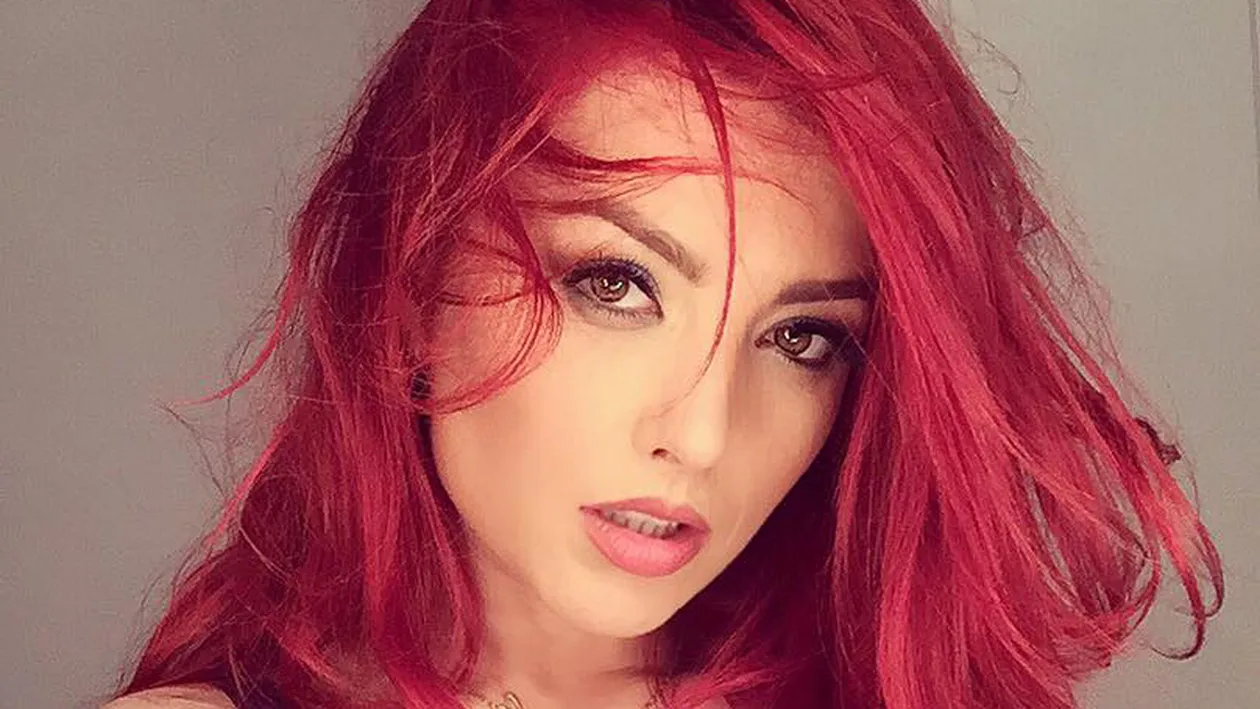 ELENA GHEORGHE a schimbat costumele de baie pe bandă rulantă! Roşcata a lăsat pe toată lumea cu gura căscată după ce s-a afişat aşa