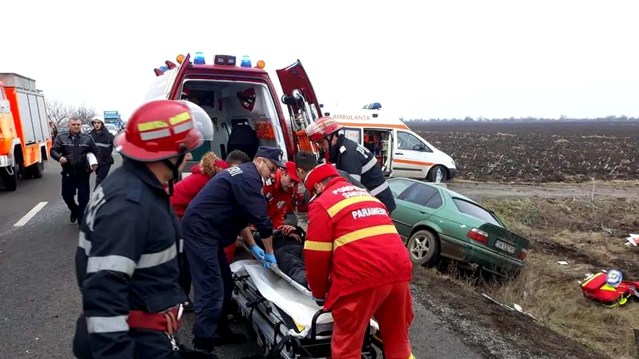 Sibiu: Maşină proiectată în gardul unei case, în urma unui accident. 4 persoane rănite