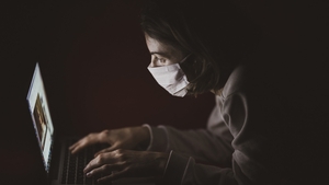 Când trebuie să mergi la spital dacă ai COVID-19? Tot mai mulți români ajung la medic mult prea târziu