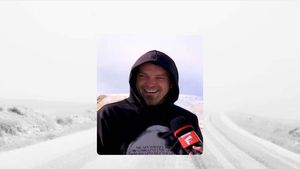 Un turist polonez mergea la mare în Grecia, dar a făcut un popas în România. Cum a reacţionat când a văzut zăpadă