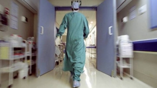 Anunțul făcut de ministrul Sănătății, după ce femeia care a luat foc pe masa de operații a murit: ”Atât eu, cât și…”