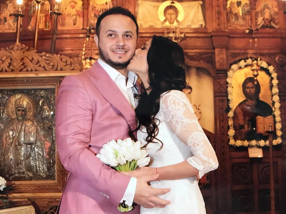 La mai bine de doi ani de când au decis să se despartă, Claudia Pătrășcanu și Gabi Bădălău nu au divorțat, iar cântăreața încă păstrează pozele de album pe Facebook cu cel căruia i-a dăruit doi băieți © Facebook