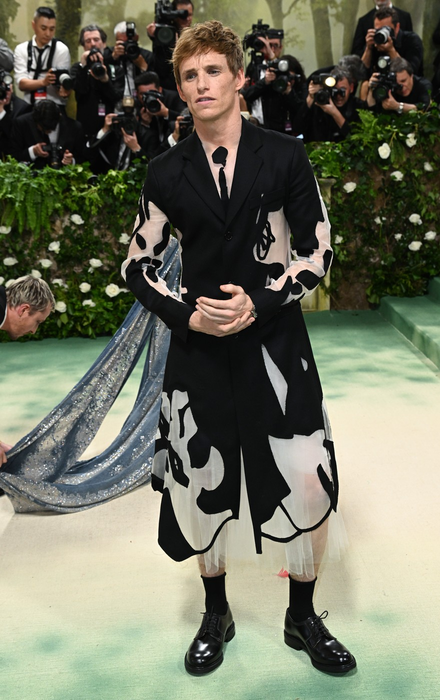 Eddie Redmayne arriving at The Met Gala, Sleeping Beauties: Reawakening Fashion, The Metropolitan Museum of Art. Credit: Doug Peters/EMPICS,Image: 870900920, License: Rights-managed, Restrictions: , Model Release: no
