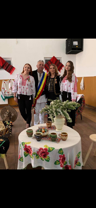 Anca-Alina Baciu, cea mai tânără primăriță din România. Frumoasa roșcată a câștigat alegerile într-o comună din Argeș în locul tatălui ei, Virgil Baciu