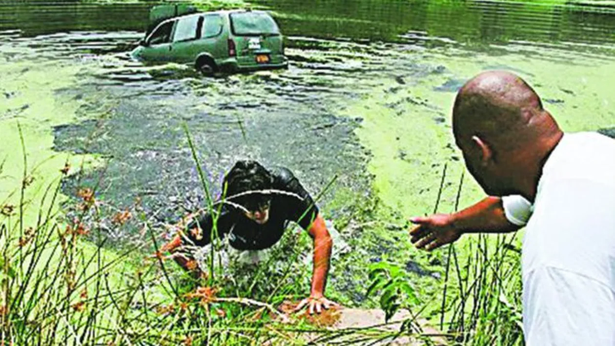 I-a scufundat masina din gelozie