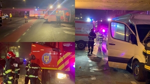Un microbuz cu 10 persoane s-a izbit de grinda unui pasaj rutier, în Arad. Sunt 6 victime, șoferul a ajuns în spital