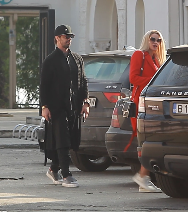 El este hipsterașul care o ”tatonează” pe Bianca!