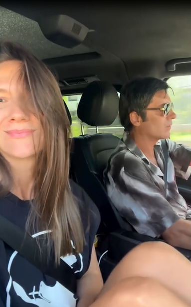 Adela Popescu și Radu Vâlcan, în vacanță cu Irina și Răzvan Fodor. Cât costă o noapte de cazare la cabana unde au petrecut vedetele