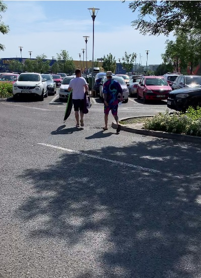 Bogdan de la Ploiești și ”mâna lui dreaptă”, în timp ce plecau de la mall