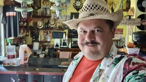 Mihai Bobonete, carieră de 20 de ani în televiziune. “Suntem soț și soție” + Iubește de trei decenii aceeași femeie