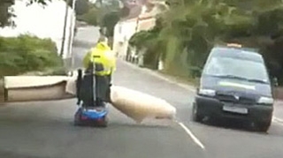 A iesit cu ditamai covorul in trafic