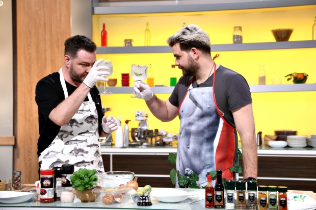 Din Asia Express la Chefi la cuțite! Cum au reușit Alex Abagiu și Radu Vlăduț să-i impresioneze pe jurați