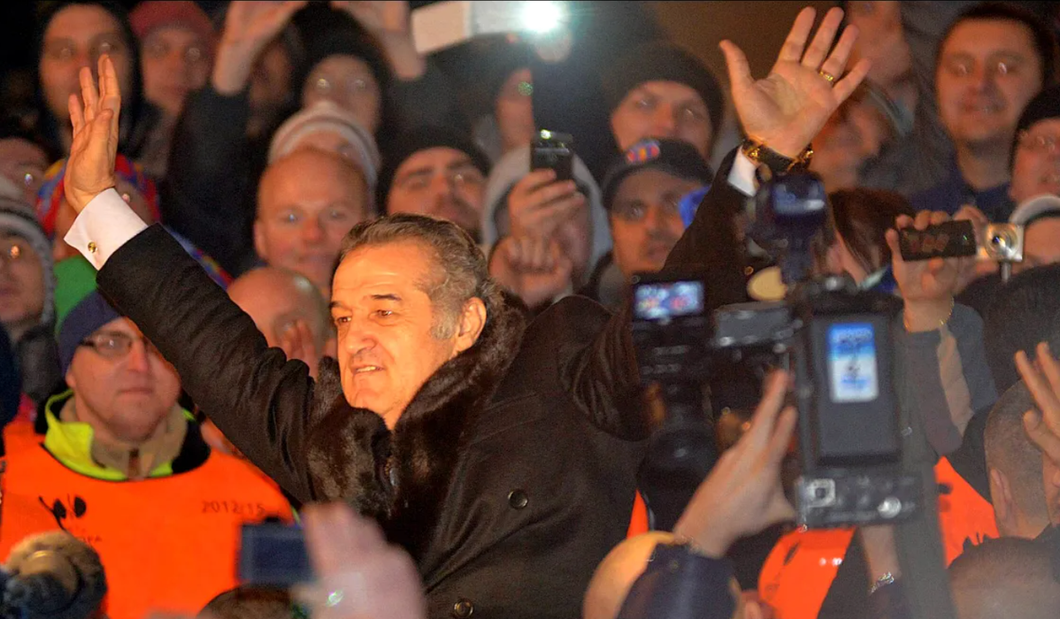 Tu faci echipa FCSB all-time! Cei mai buni 22 de fotbaliști roș-albaștri din cei 22 de ani cu Gigi Becali! Patronul-antrenor alege în fiecare etapă, tu decizi pentru istorie!