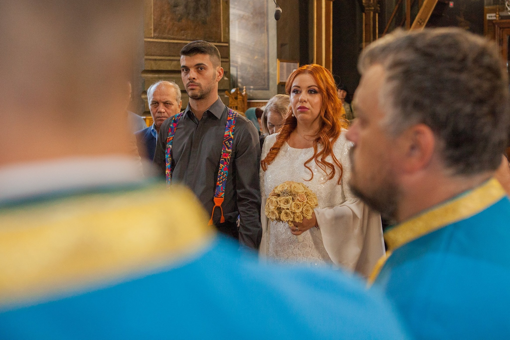 OANA ROMAN a îmbrăcat din nou rochia de mireasă! Primele imagini după ce şi-a reînnoit jurămintele cu MARIUS ELISEI