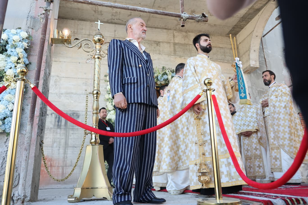 S-a sfințit biserica de 10 milioane de euro a lui Gigi Becali din Pipera. Imagini de la marele eveniment