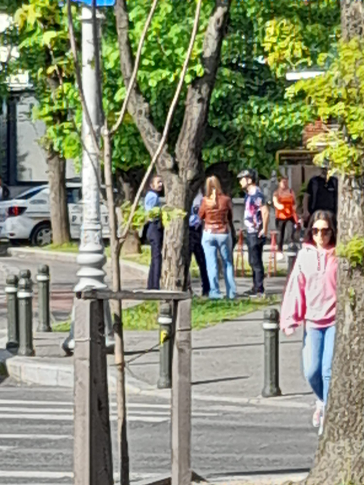 Anamaria Prodan vorbește cu oamenii legii (Foto: CANCAN.RO)