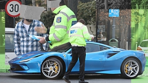 Degeaba a dat 300.000 € pe bolid că poliția nu l-a iertat! Cine e milionarul cu Ferrari F8 Turbo care n-a scăpat de amendă