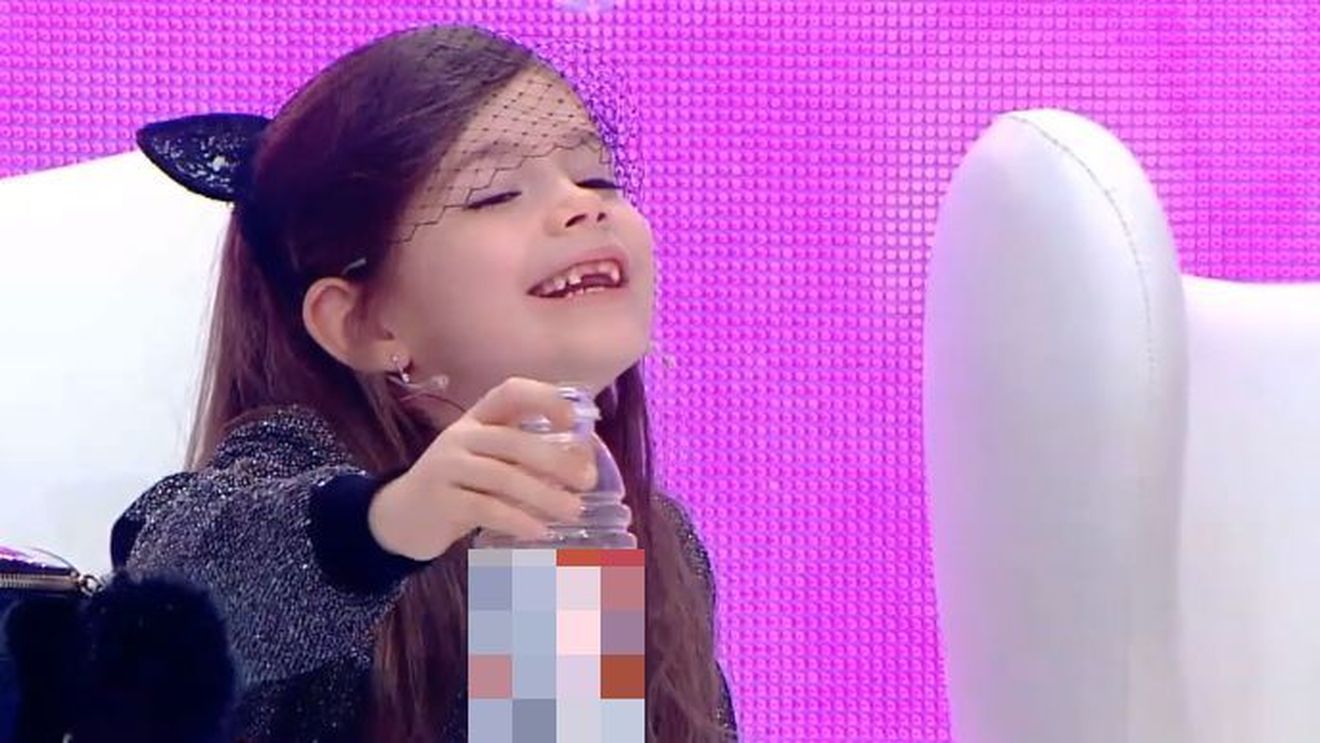 Simona Pătruleasa, chemată de urgenţă să-şi ia fetiţa de la „Bravo ai stil!” Ce reclamaţii a primit de la telespectatorii emisiunii