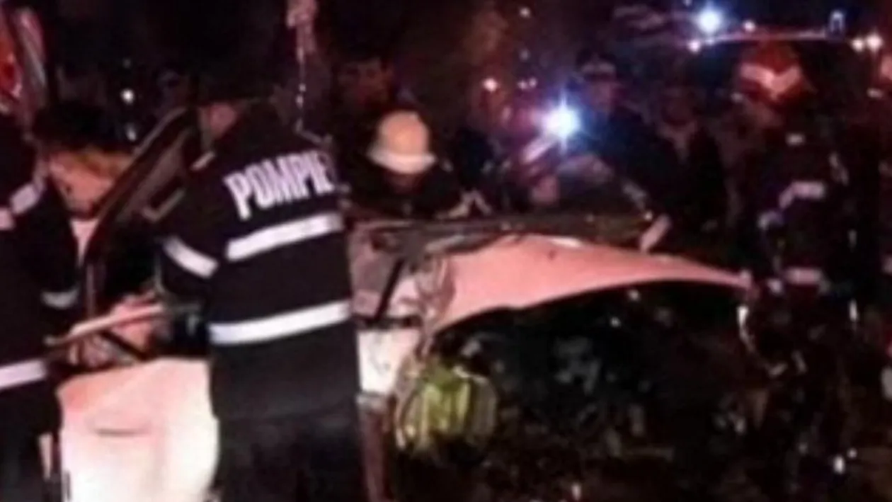 VIDEO Un tanar inconstient a condus sub influenta alcoolului! A intrat cu masina in copac