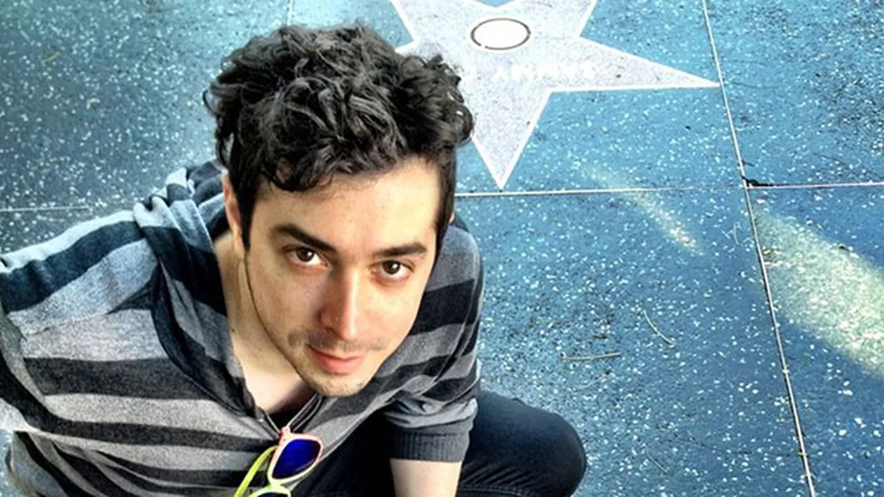 Asa nu l-ai vazut nici cu Iulia Vantur! Vezi cat de indragostit este Marius Moga de sosia prezentatoarei TV! FOTO incendiar!