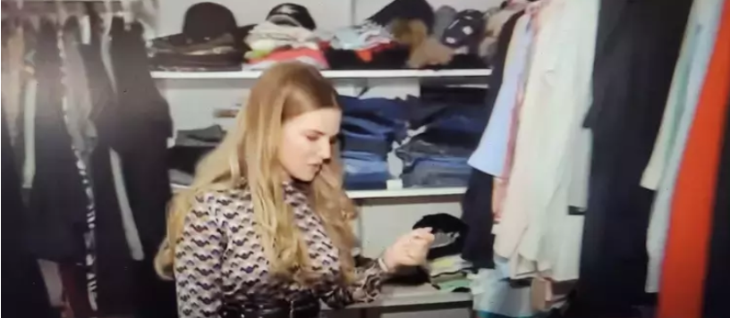 Cum arată vila artistei Marcela Fota. Are un dressing impresionant, cu multe costume autentice