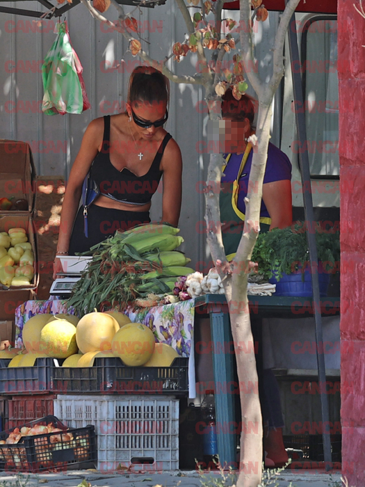 Iubita lui Gabi Bădălău a ales producătorii locali în detrimentul supermarketului (Foto: CANCAN.RO)
