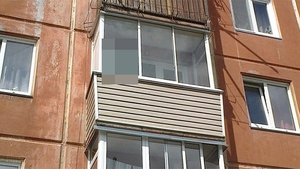 Oamenii care s-au uitat la acest balcon au avut un soc! Nu se asteptau sa zareasca asa ceva: "Nu cred ca vad bine!"